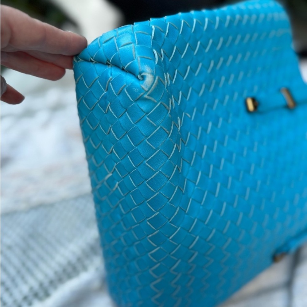 Authentic Bottega Veneta intrecciato Leather blue tote. Luxury Shoulder bag - Picture 4 of 16